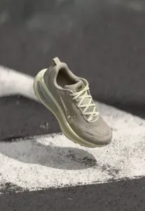 Кроссовки для бега по шоссе vomero 18 se Nike Performance, Cream Ii/Metallic Gold-Coloured Grain/Coconut Milk/Light Smoke Grey