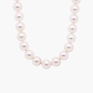 18-дюймовое ожерелье из нити культивированного жемчуга Premier Akoya с бриллиантовой застежкой из 18-каратного белого золота (8,0–8,5 мм) Blue Nile