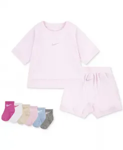 Комплект из 2 предметов для девочек: футболка, шорты и 6 носков с логотипом Swoosh Nike, белый