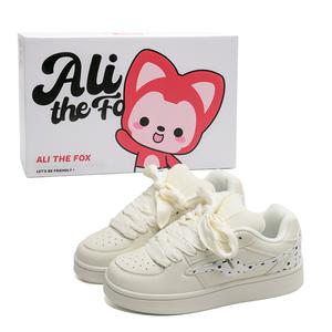 ALI THE FOX Женские лоу-топ скейтборд кроссовки с белым принтом, цвет White Print