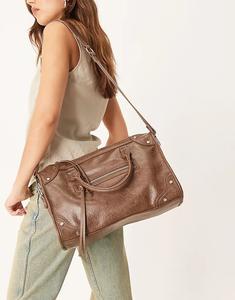 Сумка-тоут Gina Tricot большого размера с заклепками и ремешком через плечо, темно-коричневого цвета