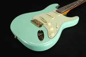 Fender Custom Shop 60-х Stratocaster с грифом из палисандра Closet Classic Surf Pearl 426