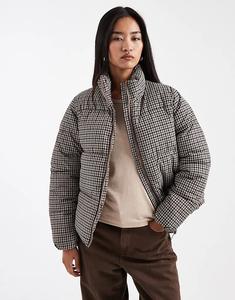 Укороченная стеганая куртка New Look в клетку коричневого цвета