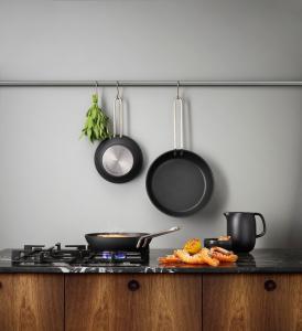 Сковорода Eva Solo Professional Black ø 24 см - стандартное антипригарное покрытие, черный