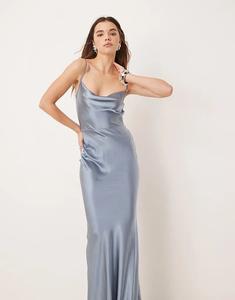 Платье-макси из атласа Keisha для подружки невесты с воротником-хомутиком в пыльно-голубом цвете Pretty Lavish