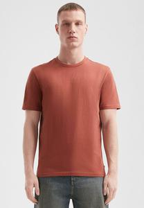 Футболка QS RUNDHALS MIT LOGO, Rostrot/Red