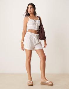 Белый комплект из шорт и топа Aray beach