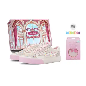 MINISO Низкие скейтерские кроссовки унисекс в подарочной упаковке клюквенно-бежево-розовые [с кулоном-буквой и аромасаше]
