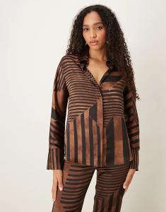 Рубашка Mango из атласа с коричневым геометрическим принтом