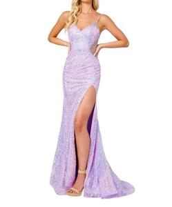 Платье для выпускного с сетчатыми вставками и V-образным вырезом в сиреневом цвете RACHEL ALLAN