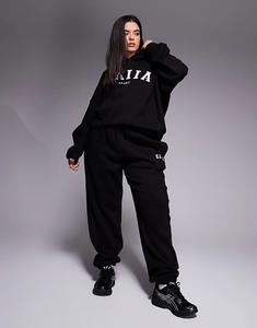 Черные джоггеры с вышитым логотипом Kaiia Plus на манжетах