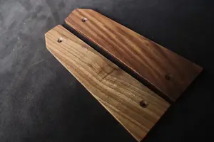 Синтезатор Korg Microkorg с деревянными боковыми панелями из орехового дерева