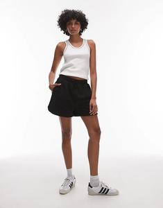 Спортивные шорты Topshop с защипами черного цвета