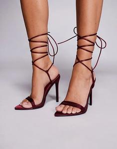 Босоножки Public Desire Wide Fit Merlot на каблуке с завязками, бордового цвета