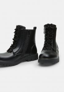 Классические ботильоны Bata, черный