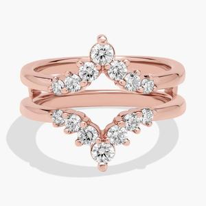 Кольцо с бриллиантовой вставкой в форме заостренной короны из 18-каратного розового золота (5/8 карата). Blue Nile