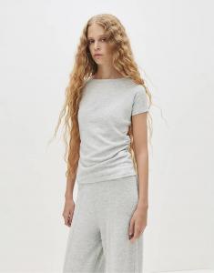 Мягкая на ощупь футболка Pull&Bear Gathered светло-мелованного цвета