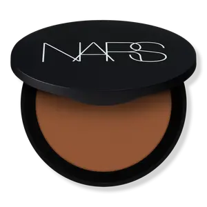 Мягкая матирующая пудра для совершенствования фигуры Soft Matte Advanced Perfecting Powder NARS, SEAFRONT (medium-deep to deep with neutral tone)