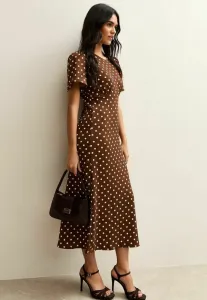 Платье-Миди с мятой текстурой и принтом в горошек. New Look, Brown