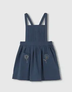 Детское платье с защипами и карманами с вышивкой зеленого цвета петрол Gocco