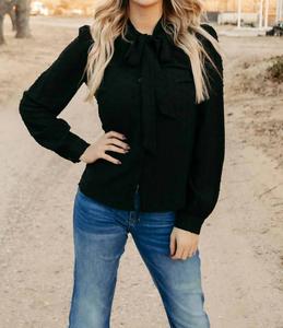 Футболка Business Babe Top в черном цвете Sterling Kreek