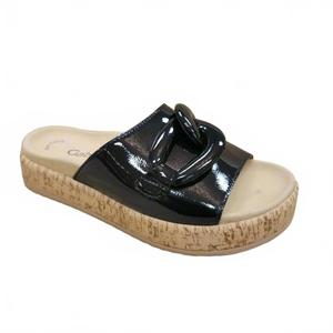 Женские сандалии в черном лаковом исполнении GABOR