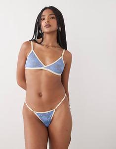 Стринги Sarua с контрастным кружевом синего и цвета слоновой кости Motel