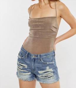 Шорты Gizelle Mid Rise Boyfriend в среднем потертом оттенке KanCan, Medium Wash