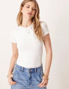 Футболка бесшовная с круглым вырезом ASOS DESIGN белого цвета