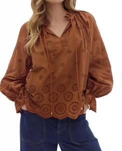 Топ с ажурной отделкой и фигурным краем в каштановом цвете Entro, Chestnut