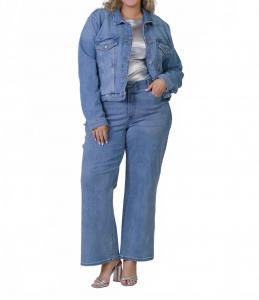 Приталенная куртка на пуговицах плюс размера в светло-голубом индиго GOOD AMERICAN