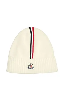 Шапка-бини в полоску с нашивкой-логотипом Moncler Enfant, белый