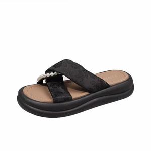 Низкие детские шлепанцы для подростков с амортизирующими, износостойкими и эластичными свойствами Marcolor, черный