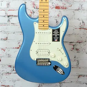 Fender - American Professional Classic Stratocaster - Электрогитара - HSS - Гриф из клена - Выцветший Lake Placid Blue - с сумкой Deluxe