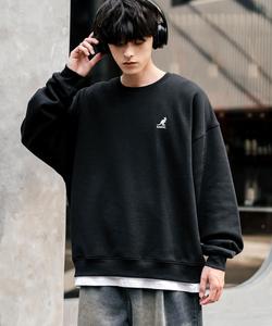 Специальная толстовка с вышитым логотипом, созданная в рамках сотрудничества.