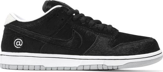 Кроссовки Nike Medicom Toy x Dunk Low SB 'BE@RBRICK', черный