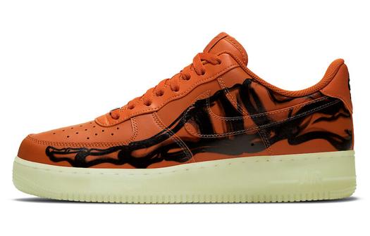 Кроссовки Nike Air Force 1 '07 QS, оранжевый/черный