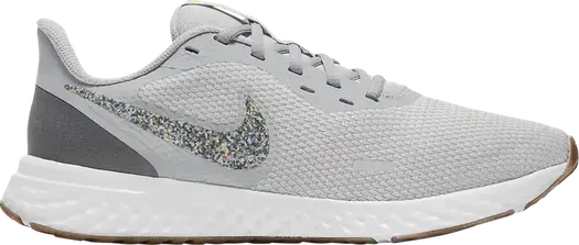 Кроссовки Nike Revolution 5 Premium 'Wolf Grey', серый