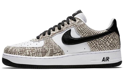 Кроссовки Nike Air Force 1 Low Retro, белый/коричнево-серый