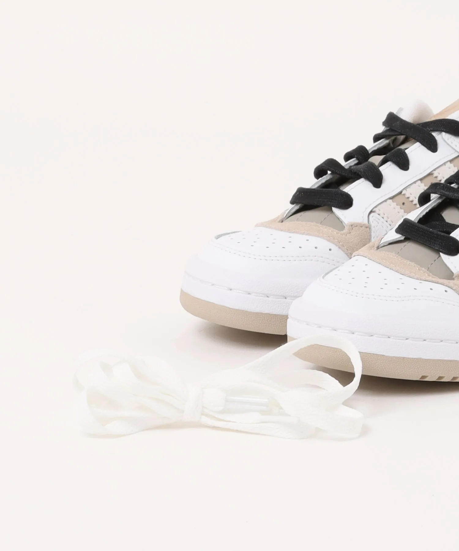 Мужские кроссовки из натуральной кожи Forum Low CL adidas белые — фото 4