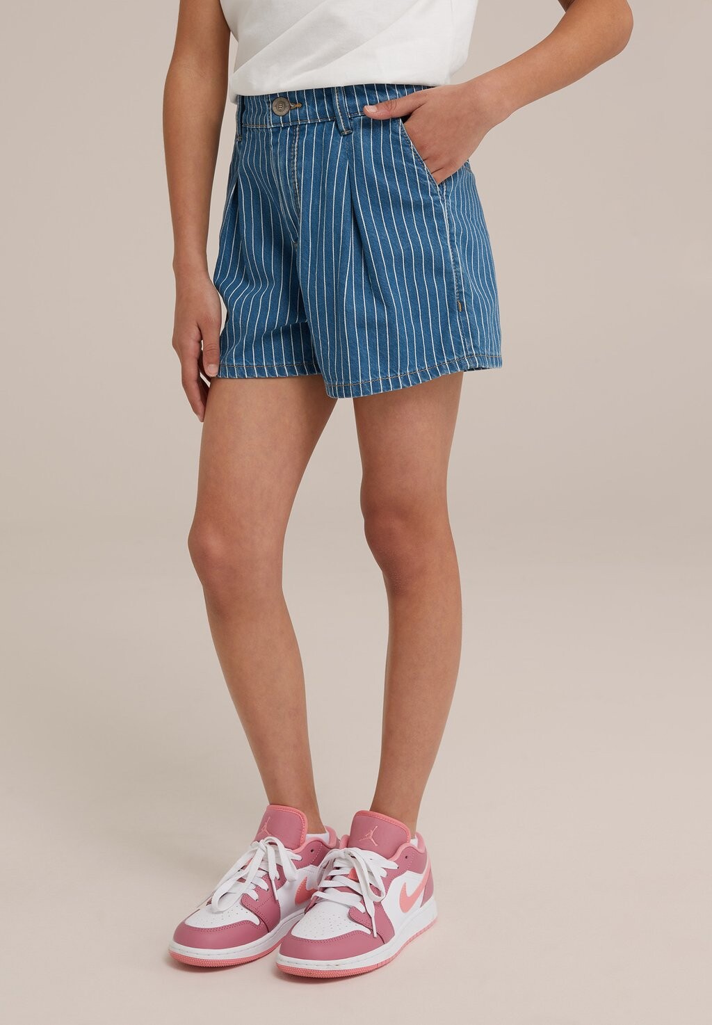 

Джинсовые шорты WE Fashion, синий