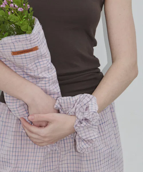 Резинка для волос Monce Check Fabric Scrunchie 320SHOWROOM розовая