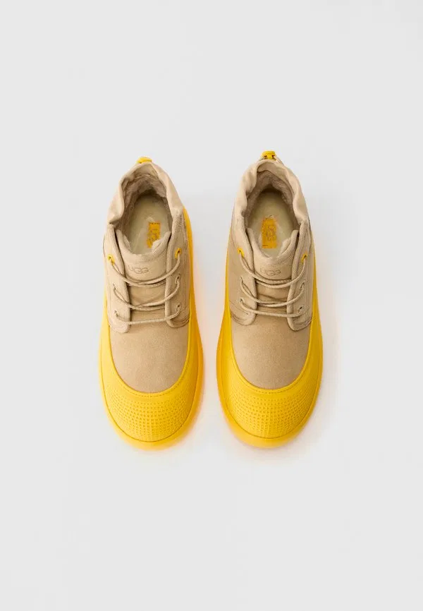 Ботинки neumel на шнуровке до щиколотки Ugg, Mustard Seed/Summer Wheat — фото 4