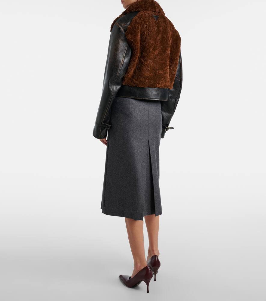 Кожаная куртка с поясом и отделкой из овчины Prada, Nero+Bruciato — фото 3