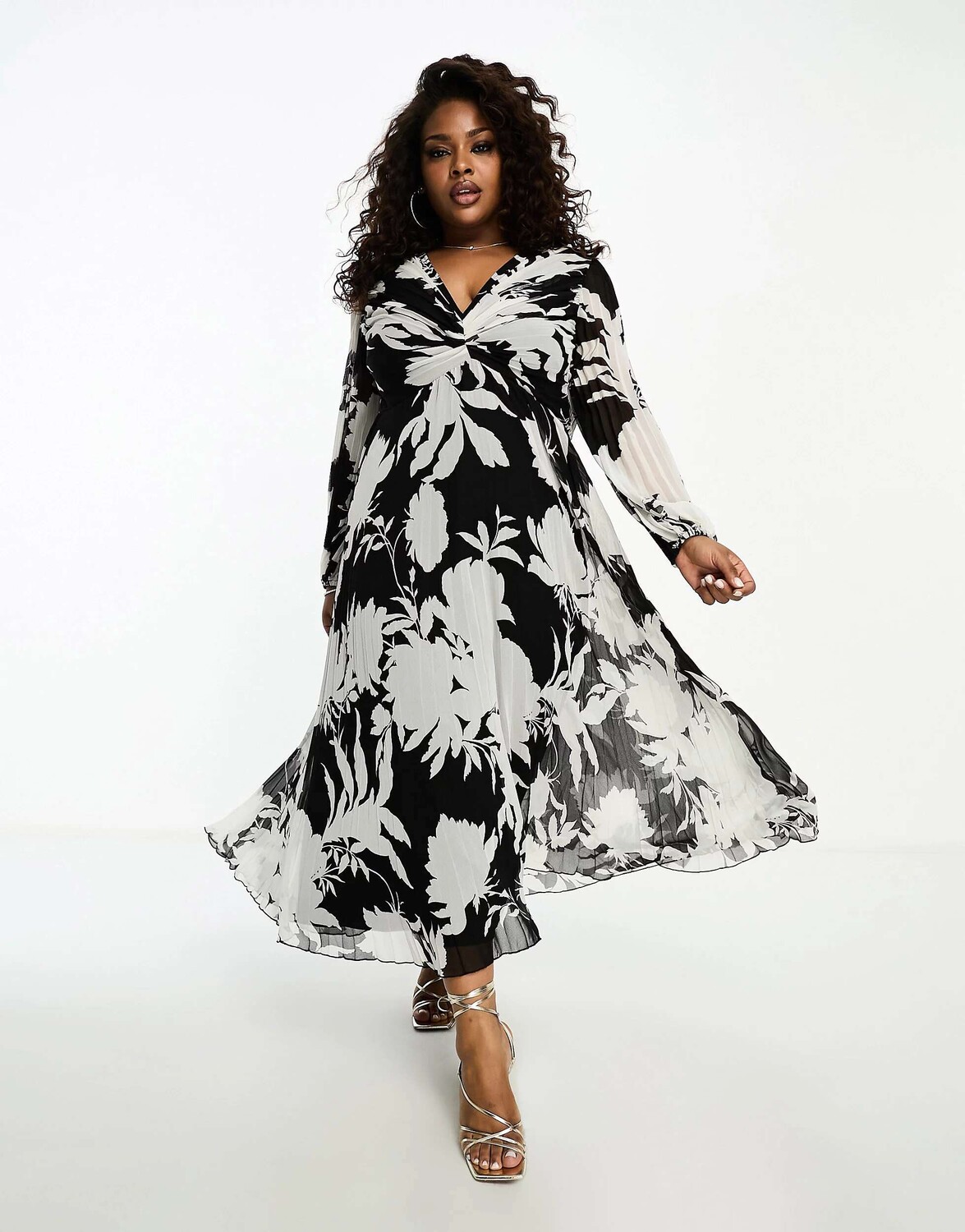 

Платье миди с плиссированным лифом и глубоким вырезом ASOS DESIGN Curve