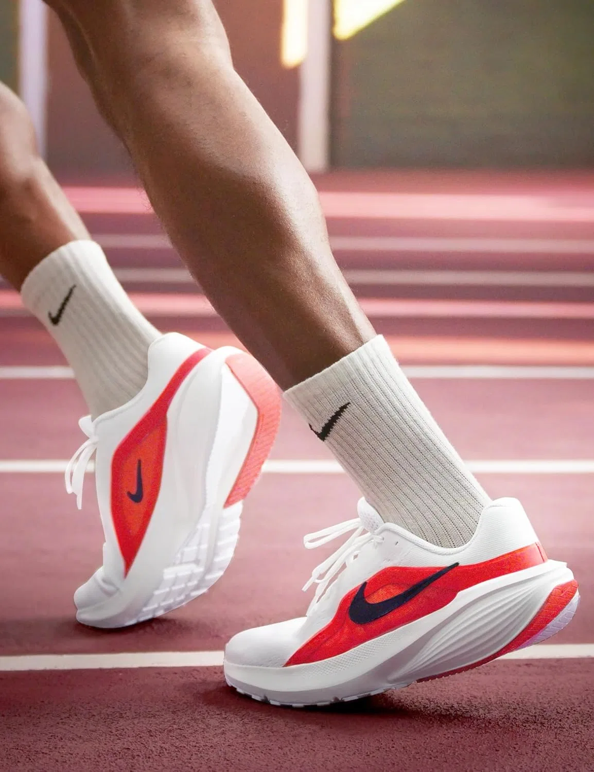 Мужские беговые кроссовки Nike Downshifter 14, White Black Summit White Brigh — фото 2