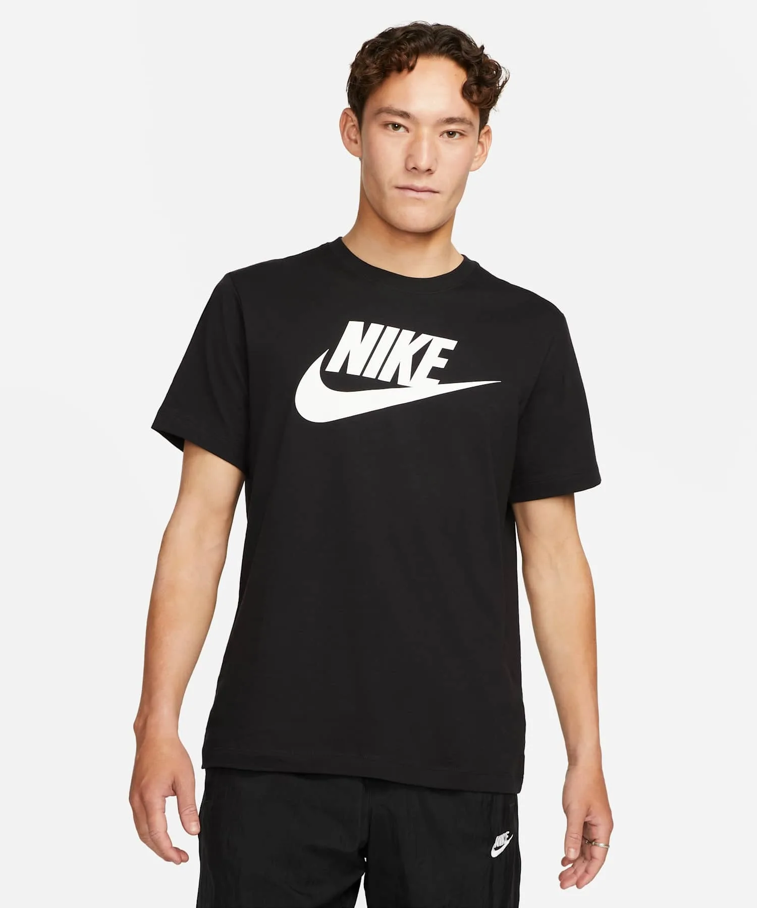 Мужская футболка Nike Sportswear AR5005-010 чёрная