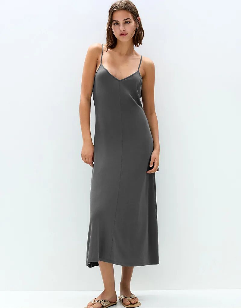 

Платье миди Pull&Bear с струящимися бретелями антрацитово-серого цвета