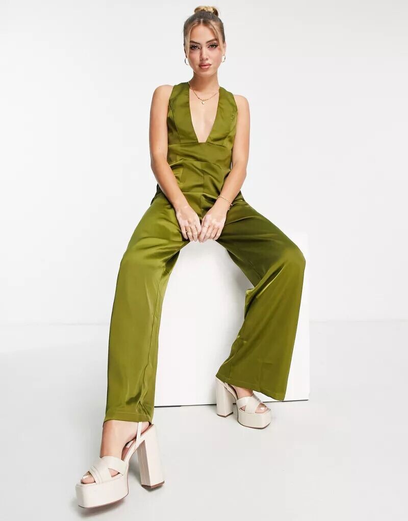 

Эксклюзивный комбинезон с глубоким вырезом и широкими штанинами In The Style x Yasmin Devonport цвета лайма