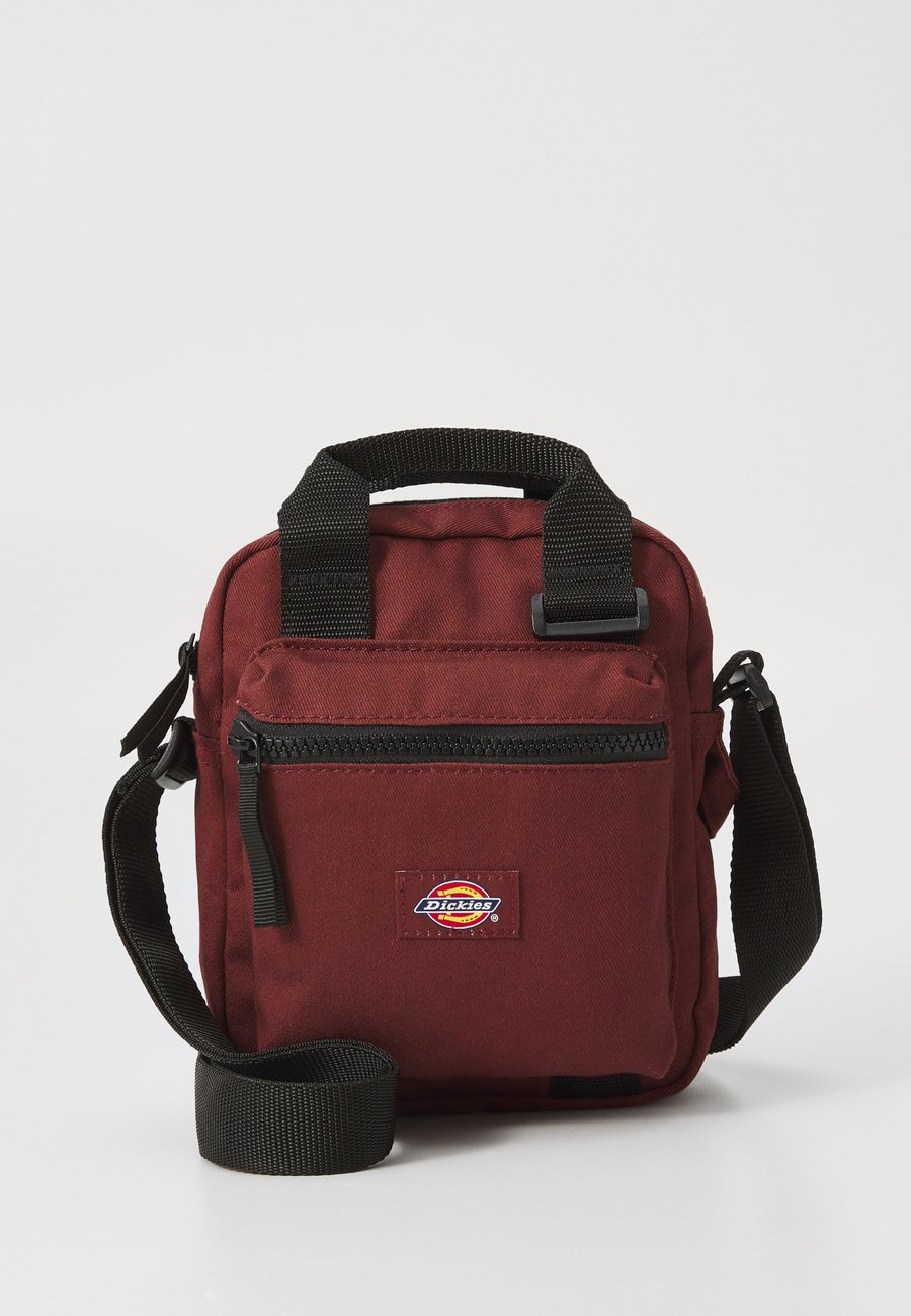 

Сумка кросс-боди Dickies MOREAUVILLE UNISEX, Andorra/Bordeaux